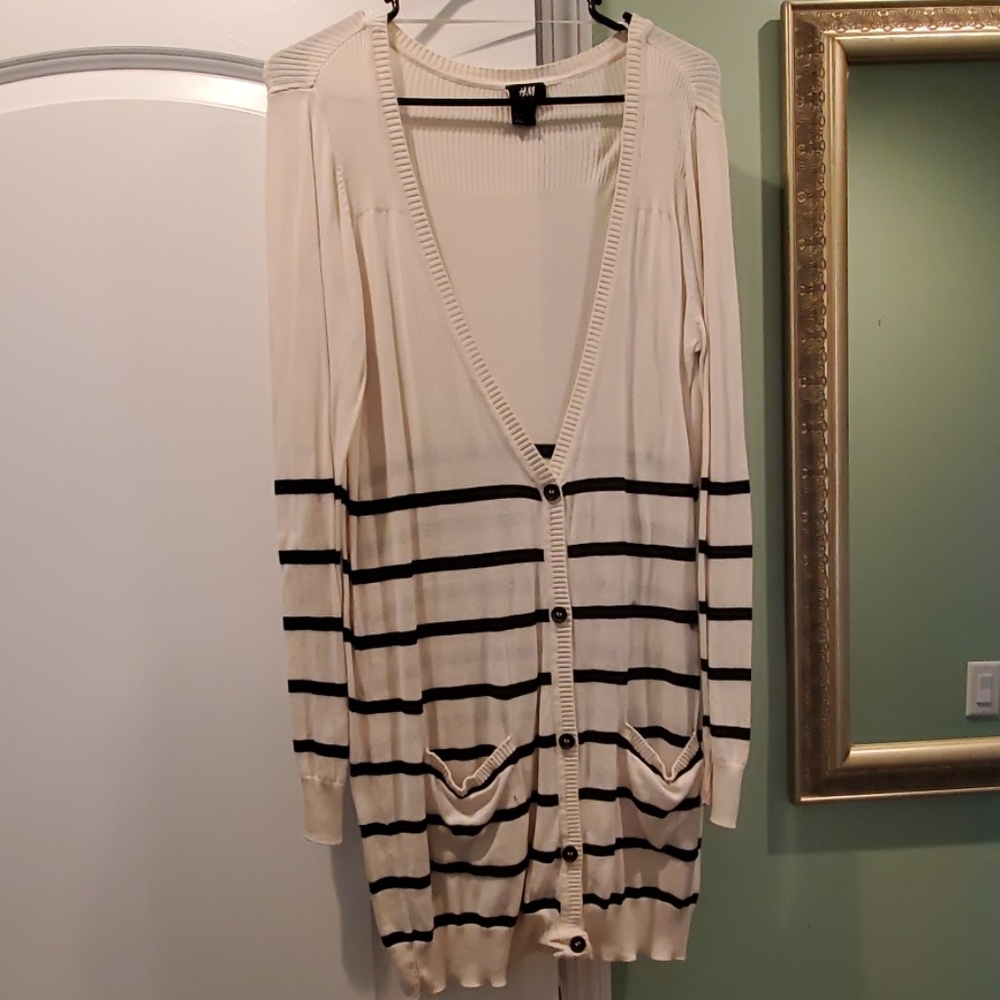 Stripped low neck sweater